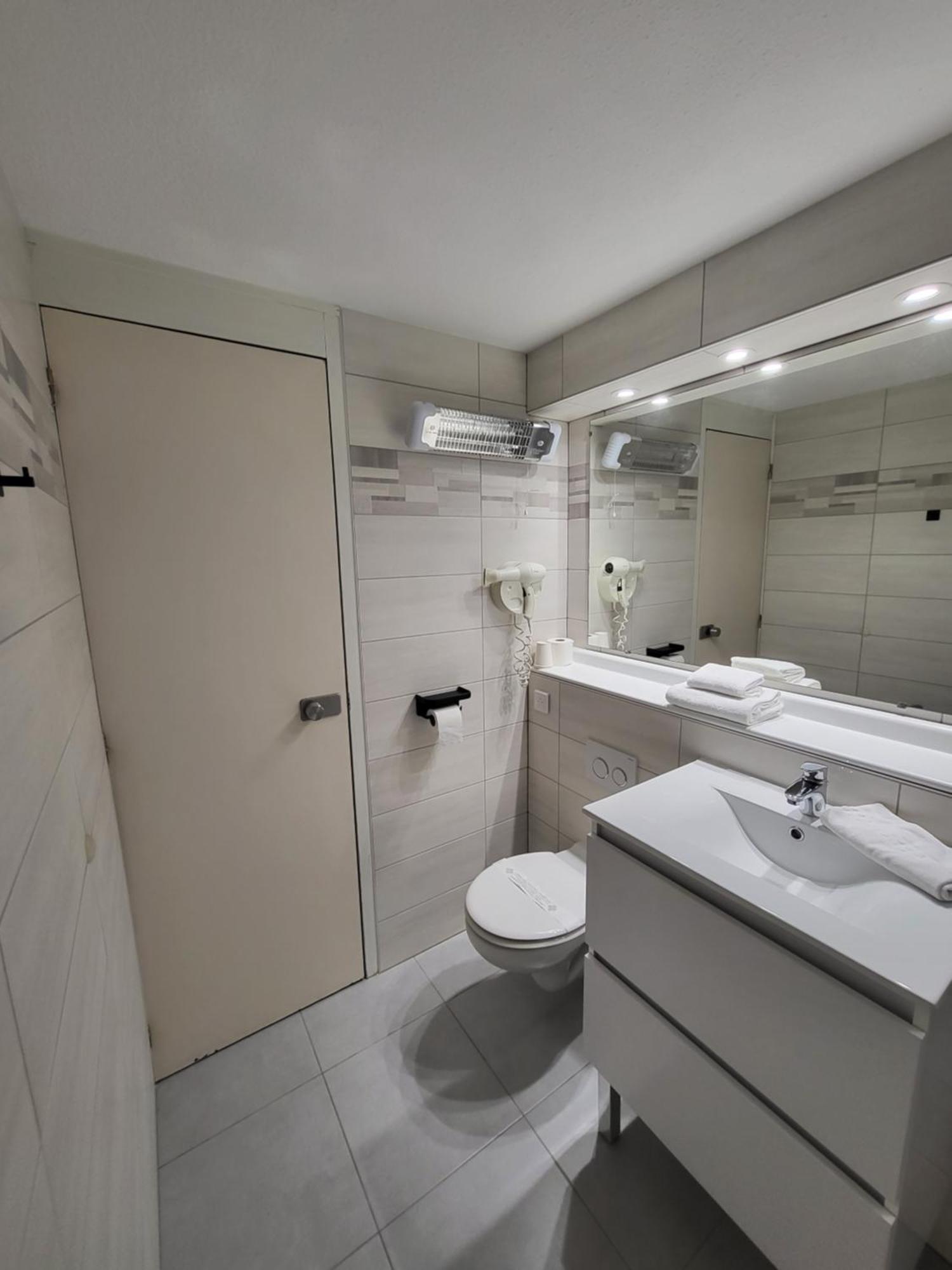 Kyriad Bellegarde - Geneve Chatillon-en-Michaille Exterior photo