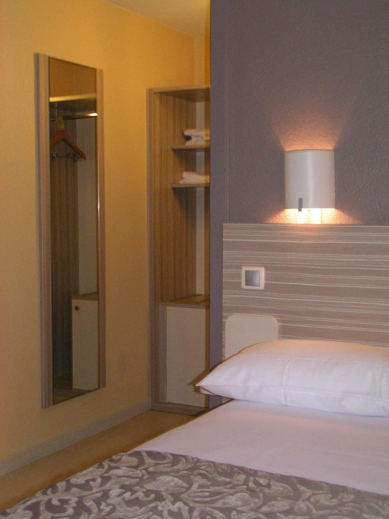 Kyriad Bellegarde - Geneve Chatillon-en-Michaille Exterior photo